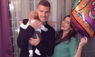 Edin Dzeko không thể rời AS Roma hồi tháng 1 vừa qua vì 2 người phụ nữ.