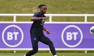 Aaron Wan-Bissaka chấn thương khi lên tập trung cùng đội tuyển Anh.
