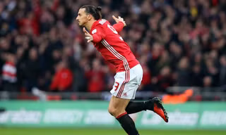 Ibrahimovic mất hàng triệu bảng vì chưa có nhà tài trợ giày thi đấu chính thức.
