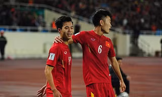 Văn Toàn ăn mừng bàn thắng duy nhất của trận đấu.