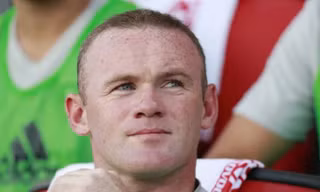 Wayne Rooney trên đường trở lại nước Anh.