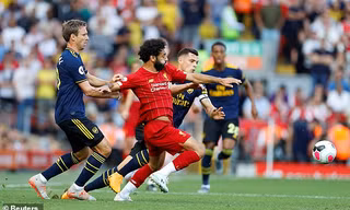 Liverpool vs Arsenal là cuộc chiến phân ngôi đầu Premier League.