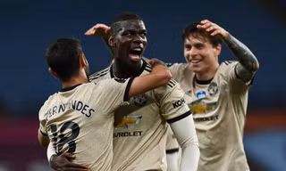 Paul Pogba ăn mừng bàn ấn định tỷ số 3-0 cho M.U.