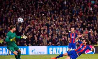 Sergi Roberto ghi bàn thắng "vàng" ở phút 90+5 cho Barcelona.