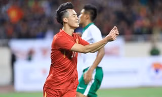 Tiền đạo Nguyễn Văn Toàn.