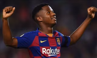 Ansu Fati còn hợp đồng tới hè 2022 với Barcelona.
