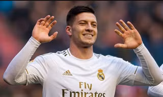 Luka Jovic có thể phải đi tù vì trốn cách ly để đi tiệc tùng.