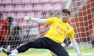 Somporn Yos lấy lại vị trí số 1 trong khung gỗ tại Muangthong United.