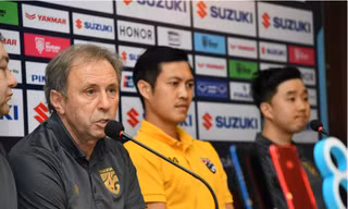 HLV Milovan Rajevac của ĐT Thái Lan.