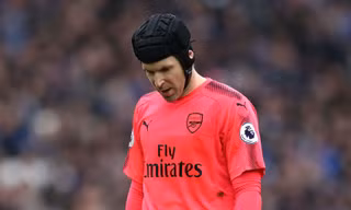 Thủ thành Petr Cech bất ngờ vắng mặt trọng trận đấu giữa Arsenal và Stoke City.