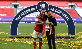 Pierre-Emerick Aubameyang và HLV Arteta nâng cao chức vô địch FA Cup.