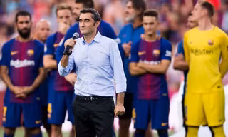 HLV Ernesto Valverde đã gia hạn hợp đồng với Barcelona.