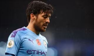 David Silva sẽ lỡ đại chiến với Liverpool vì chấn thương. 