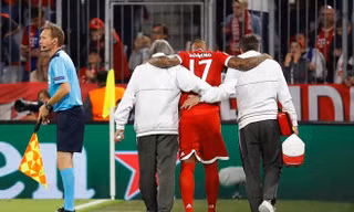 Boateng dính chấn thương khá nặng.
