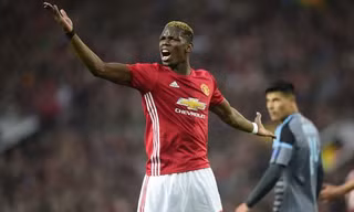 Pogba phải về Pháp chịu tang cha.