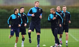 Arsenal tính thải loại Per Mertesacker.