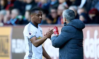 HLV Jose Mourinho để Martial tự quyết định tương lai.