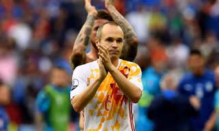 Iniesta thất vọng khi Tây Ban Nha để thua Italia.