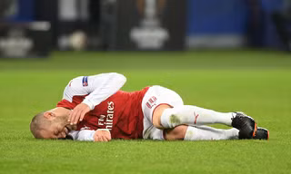 Jack Wilshere dính chấn thương khá nặng.