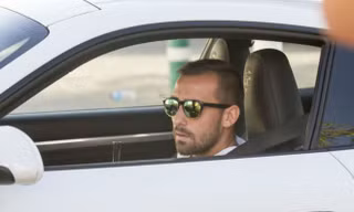 Paco Alcacer đã có mặt ở Barcelona để kiểm tra sức khỏe.