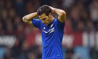 Cesc Fabregas mất ăn mất ngủ khi Chelsea sa sút.