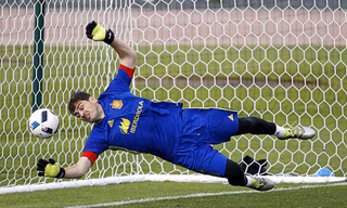 CĐV Tây Ban Nha muốn Casillas bắt chính ở trận đấu với Thổ Nhĩ Kỳ.