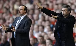 Mourinho đáp trả lại vợ chồng Benitez.