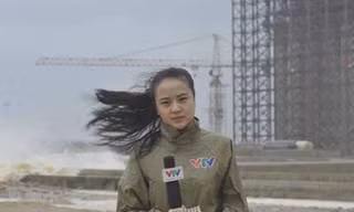 Các BTV thời tiết xinh đẹp lăn xả vào vùng bão dữ