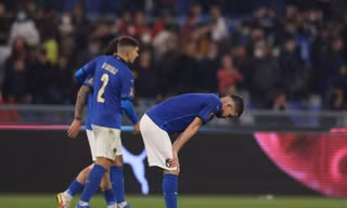 Jorginho sút hỏng 11m, Italia tuột chiến thắng ở phút 90