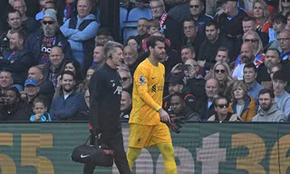 Liverpool nhận tin dữ trong lúc bay cao