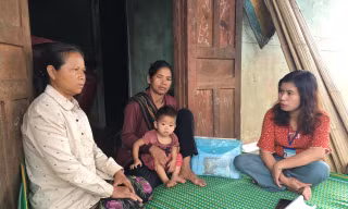 Người thân chị Y Hồng báo cáo sự việc với cán bộ xã 