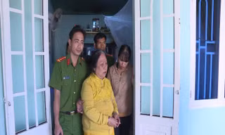 Công an bắt giữ đối tượng Lê Thị Hường