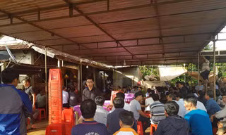 Ngươi nhà đang tổ chức tang lễ cho anh H
