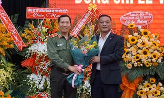 Lãnh đạo UBND tỉnh Đắk Lắk chúc mừng ông Lê Văn Tuyến thăng hàm thiếu tướng