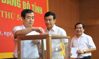 100% đại biểu bỏ phiếu nhất trí bầu ông Ngô Đông Hải làm Bí thư Tỉnh uỷ Thái Bình - Ảnh: Hoàng Long