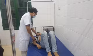 Một bệnh nhân mắc sốt xuất huyết ở tỉnh ngoài được phát hiện và điều trị tại Nam Định - Ảnh: Hoàng Long