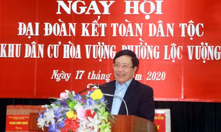 Uỷ viên Bộ Chính trị, Phó Thủ tướng Chính ohủ Phạm Bình Minh tham dự ngày hộ Đại đoàn kết toàn dân tại Nam Định - Ảnh: Hoàng Long