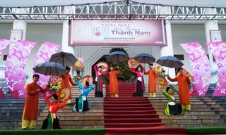 Chợ Tết tái hiện văn hoá truyền thống Thành Nam được tổ chức tại Bảo tàng Nam Định - Ảnh: Hoàng Long