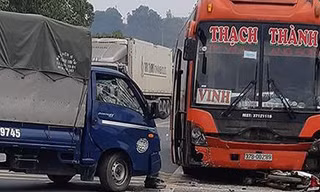 Vụ tai nạn liên hoàn xảy ra trên tuyến đường 1A. Ảnh: HL