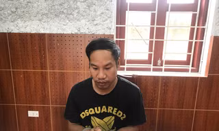 Đối tượng Mạnh tại cơ quan công an .Ảnh: Nguyệt My