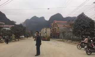 Hàng hoá vẫn được xuất qua cửa khẩu Tân Thanh nhưng số lượng giảm đáng kể so với những ngày trước đây. Ảnh: Duy Chiến