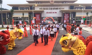 Không khí tưng bừng của buổi lễ ảnh: Duy Chiến 