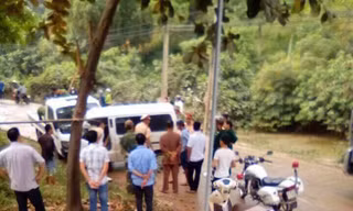 Lực lượng CSGT Công an huyện Hữu Lũng huy động phương tiện đặc chủng truy bắt xe Suzuki chở pháo nhập lậu *ảnh: HL