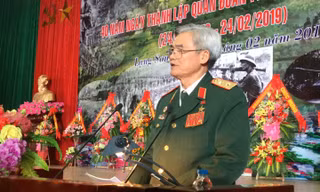 Trung tướng Nguyễn Như Hoạt, Trưởng ban liên lạc CCB Quân đoàn 14 đọc diễn văn kỷ niệm .Ảnh: Duy Chiến