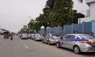 Từ nay, các doanh nghiệp taxi công nghệ sẽ phải đăng ký hoạt động vận tải và áp dụng điều kiện kinh doanh như taxi truyền thống, hoặc chỉ cung cấp phần mềm không được can thiệp vào hoạt động kinh doanh vận tải.