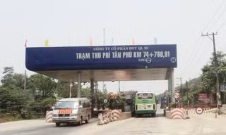 Trạm thu phí Tân Phú sẽ dừng thu phí từ chiều 20/10. Ảnh minh hoạ.