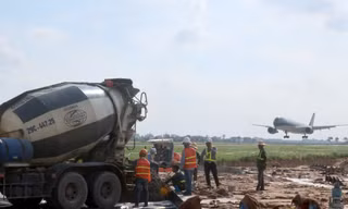 Sân bay Nội Bài đóng 1 đường băng từ ngày 1/7 để nâng cấp, sửa chữa đã ảnh hưởng tới hoạt động bay.