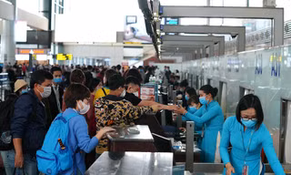 Sân bay Nội Bài tấp nập trở lại sau thời điểm hàng không "liêu xiêu" vì dịch COVID-19.