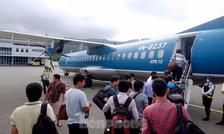 Hiện đường bay tới Côn Đảo chỉ có Vasco (thành viên của Vietnam Airlines) khai thác bằng tàu bay ATR72. 
