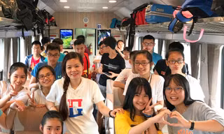 Học sinh, sinh viên được miễn, giảm phí đổi trả vé tàu và máy bay do ảnh hưởng của dịch virus nCoV. Ảnh minh họa.